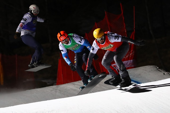 VIDEO: TAKTO to rozbalili v nočnom snowboard krose v Cortine